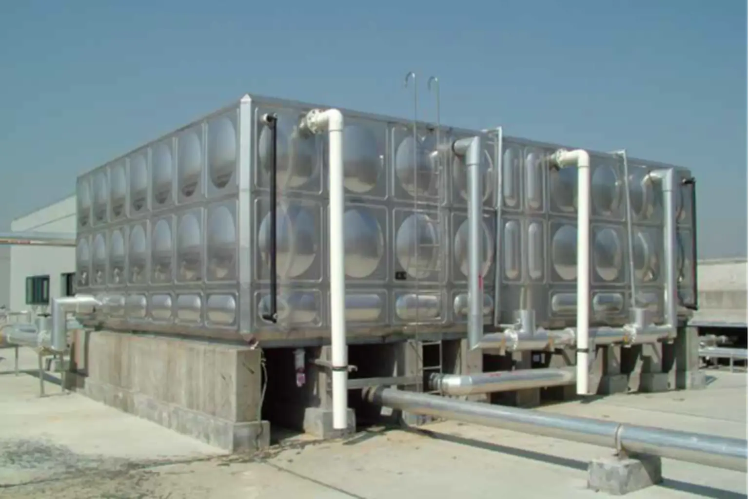 Main Components Of A Stainless Steel Water Tank System